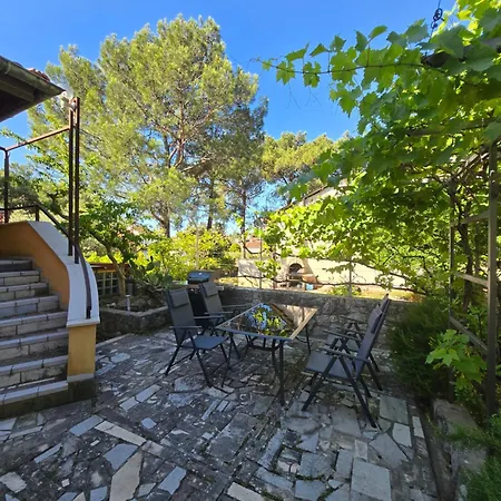 Family House Artatore Daire Mali Lošinj